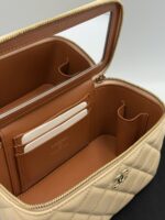 ⁦شنطه Small Vanity Case with Handle⁩ - الصورة ⁦3⁩